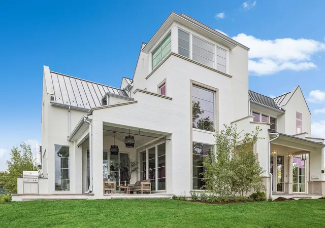 Photo 2 of Single family home for sale at 541 Kensington Ct, Hinsdale, IL 60521 | MLS# 12778227 | Listing updated on 2026-10-07