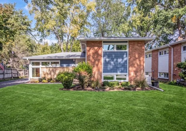 Photo 1 of Single family home for sale at 252 W Pleasant Hl Blvd, Palatine, IL 60067 | MLS# 12778242 | Listing updated on 2026-10-10