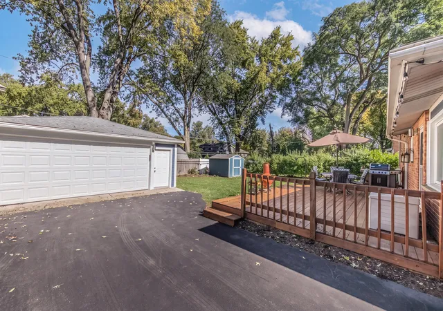 Photo 2 of Single family home for sale at 252 W Pleasant Hl Blvd, Palatine, IL 60067 | MLS# 12778242 | Listing updated on 2026-10-10