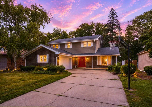 Single family home for sale at 835 Maple Rd, Flossmoor, IL 60422 | MLS# 12778264
