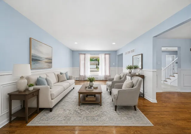 Photo 3 of Single family home for sale at 835 Maple Rd, Flossmoor, IL 60422 | MLS# 12778264 | Listing updated on 2026-10-07