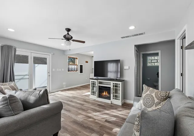 Photo 3 of Single family home for sale at 16132 Latrobe Ave, Oak Forest, IL 60452 | MLS# 12778269 | Listing updated on 2026-10-10