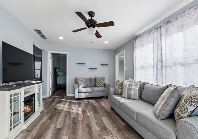 Photo 4 of Single family home for sale at 16132 Latrobe Ave, Oak Forest, IL 60452 | MLS# 12778269 | Listing updated on 2026-10-10