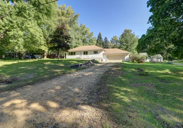 Photo 1 of Single family home for sale at 4020 W Wisconsin St, Dixon, IL 61021 | MLS# 12778277 | Listing updated on 2026-10-07