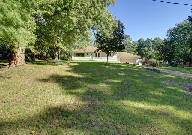 Photo 2 of Single family home for sale at 4020 W Wisconsin St, Dixon, IL 61021 | MLS# 12778277 | Listing updated on 2026-10-07
