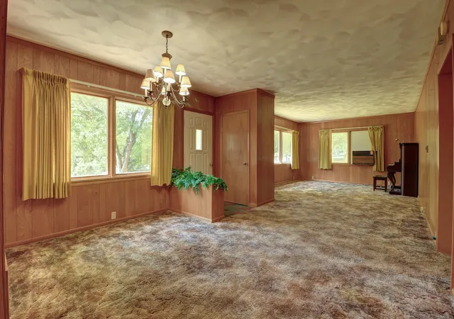Photo 3 of Single family home for sale at 4020 W Wisconsin St, Dixon, IL 61021 | MLS# 12778277 | Listing updated on 2026-10-07