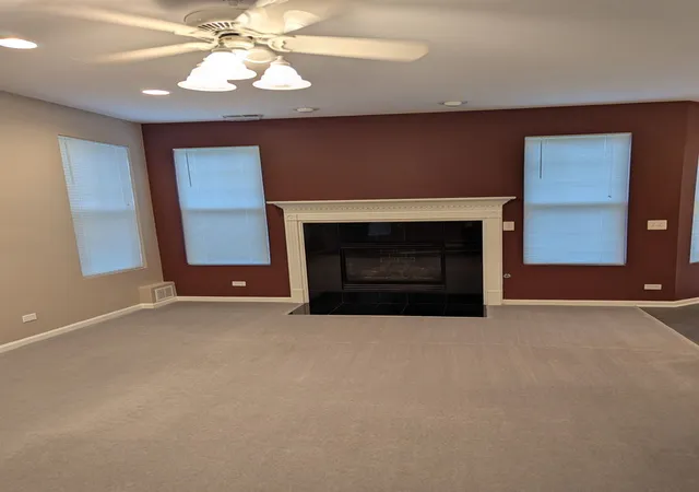 Photo 4 of Townhouse for sale at 1939 Cobblestone Dr #0, Carpentersville, IL 60110 | MLS# 12778308 | Listing updated on 2026-10-30