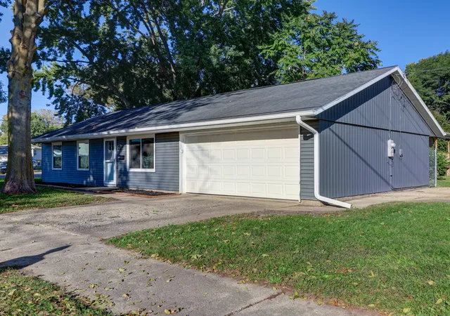 Photo 2 of Single family home for sale at 415 W 5th Street, Rock Falls, IL 61071 | MLS# 12778309 | Listing updated on 2026-10-09