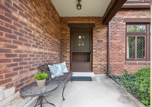 Photo 2 of Single family home for sale at 4910 Grand Ave, Western Springs, IL 60558 | MLS# 12778312 | Listing updated on 2026-10-20