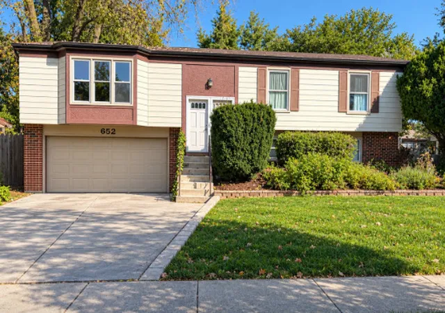 Single family home for sale at 652 Banbury Way, Bolingbrook, IL 60440 | MLS# 12778313