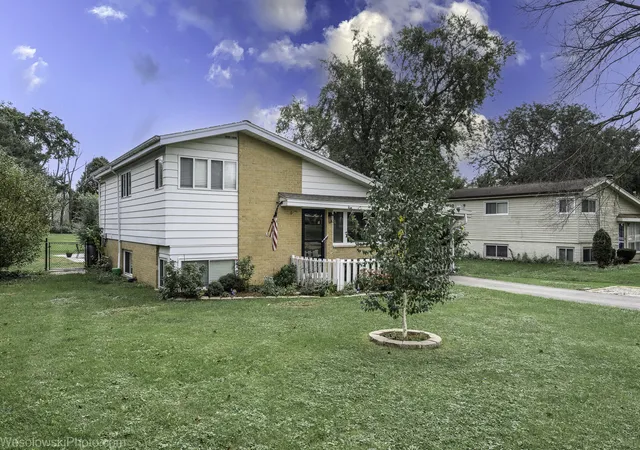 Photo 2 of Single family home for sale at 1n627 Park Blvd, Glen Ellyn, IL 60137 | MLS# 12778315 | Listing updated on 2026-10-07