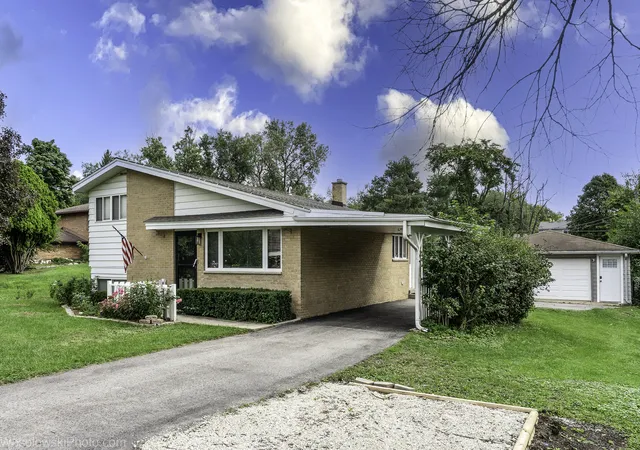 Photo 3 of Single family home for sale at 1n627 Park Blvd, Glen Ellyn, IL 60137 | MLS# 12778315 | Listing updated on 2026-10-07