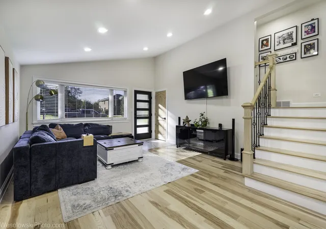 Photo 4 of Single family home for sale at 1n627 Park Blvd, Glen Ellyn, IL 60137 | MLS# 12778315 | Listing updated on 2026-10-07