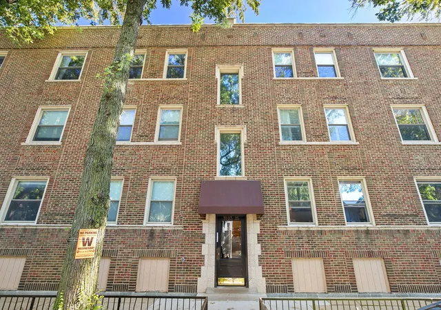 Listing Photo 1 - Condo for sale in building located at 7025 N Wolcott Ave, Chicago, IL 60626 - Unit #2