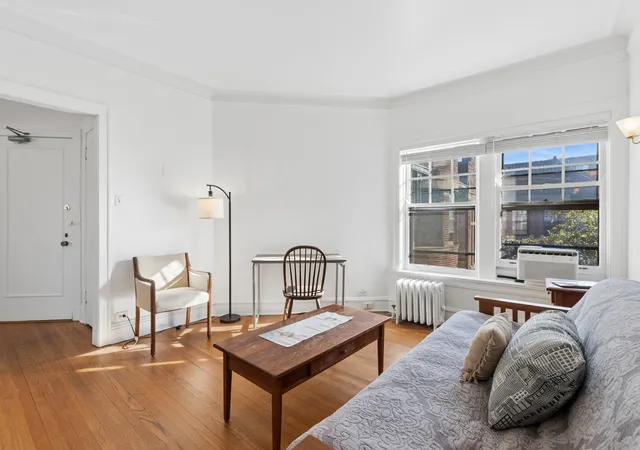 Photo 3 of Condo for sale at 846 Hinman Ave #3, Evanston, IL 60202 | MLS# 12778329 | Listing updated on 2026-10-09