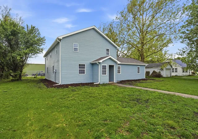 Photo 2 of Single family home for sale at 305 Parkway Ct, Gridley, IL 61744 | MLS# 12778330 | Listing updated on 2026-10-06