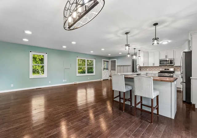 Photo 2 of Single family home for sale at 805 East Blvd, Mc Henry, IL 60051 | MLS# 12778332 | Listing updated on 2026-10-20