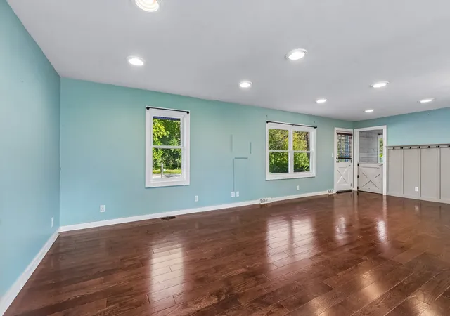 Photo 3 of Single family home for sale at 805 East Blvd, Mc Henry, IL 60051 | MLS# 12778332 | Listing updated on 2026-10-20