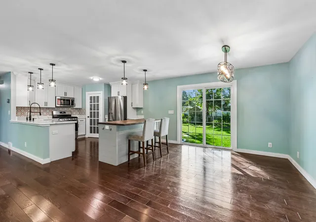 Photo 4 of Single family home for sale at 805 East Blvd, Mc Henry, IL 60051 | MLS# 12778332 | Listing updated on 2026-10-20