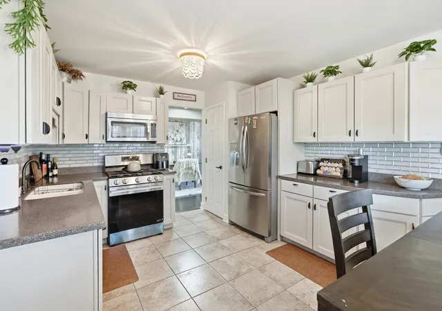 Photo 4 of Townhouse for sale at 19879 Lakeview Way, Mokena, IL 60448 | MLS# 12778333 | Listing updated on 2026-10-08