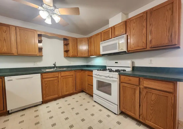 Photo 3 of Townhouse for sale at 30 S Walnut Dr, North Aurora, IL 60542 | MLS# 12778338 | Listing updated on 2026-10-09