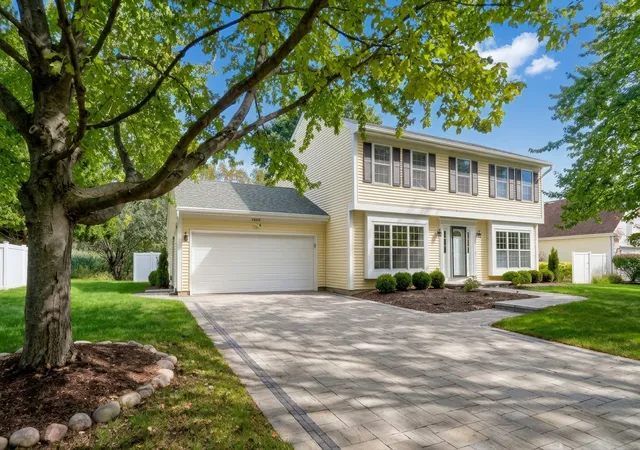 Photo 1 of Single family home for sale at 6405 Plainview Rd, Gurnee, IL 60031 | MLS# 12778339 | Listing updated on 2026-10-07