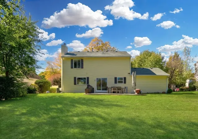 Photo 2 of Single family home for sale at 6405 Plainview Rd, Gurnee, IL 60031 | MLS# 12778339 | Listing updated on 2026-10-07