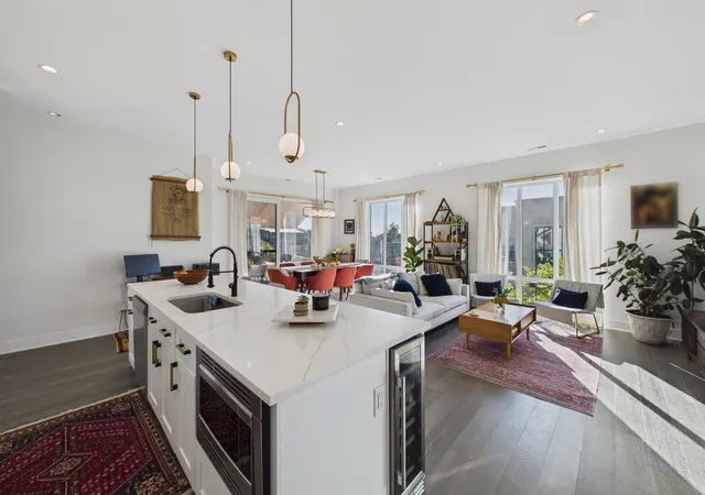 Listing Photo 4 - Condo for sale in building located at 1205 N Spaulding Ave NW, Chicago, IL 60651 - Unit #3S