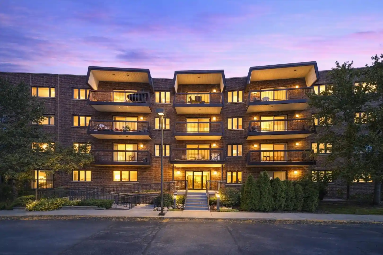 Listing Photo 2 - Condo for sale in 350 E Dundee Rd located at 350 E Dundee Rd, Buffalo Grove, IL 60089 - Unit #110