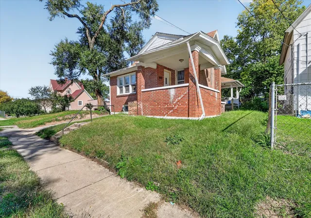 Photo 3 of Single family home for sale at 918 S 3rd Street, Rockford, IL 61104 | MLS# 12778368 | Listing updated on 2026-10-06