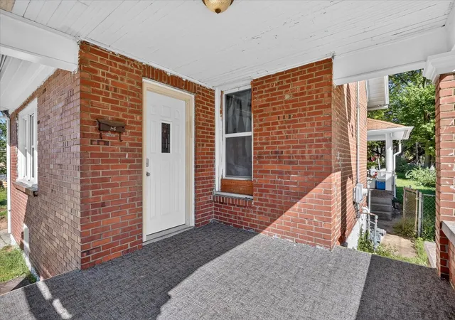 Photo 3 of Single family home for sale at 918 S 3rd Street, Rockford, IL 61104 | MLS# 12778368 | Listing updated on 2026-10-06