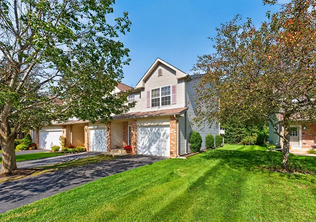 Photo 1 of Townhouse for sale at 637 Southtowne Dr, Belvidere, IL 61008 | MLS# 12778374 | Listing updated on 2026-10-07