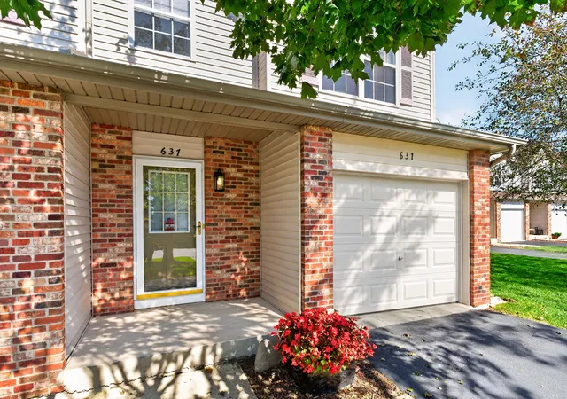 Photo 3 of Townhouse for sale at 637 Southtowne Dr, Belvidere, IL 61008 | MLS# 12778374 | Listing updated on 2026-10-07