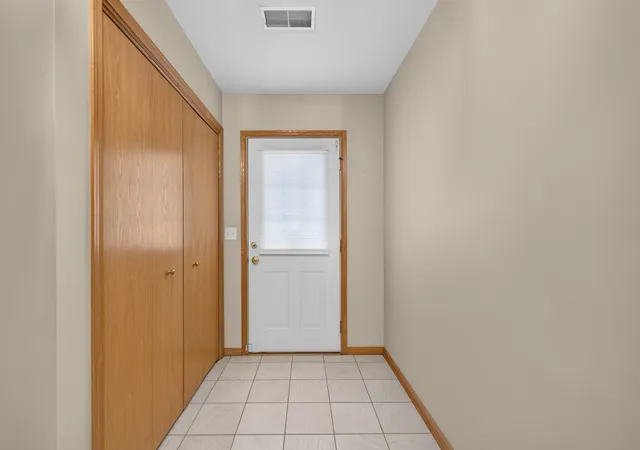 Photo 3 of Townhouse for sale at 637 Southtowne Dr, Belvidere, IL 61008 | MLS# 12778374 | Listing updated on 2026-10-07