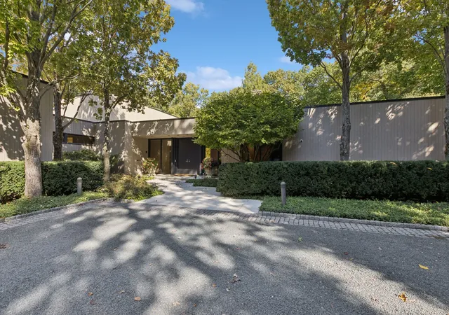 Photo 1 of Mansion for sale at 811 Judson Ave, Highland Park, IL 60035 | MLS# 12778380 | Listing updated on 2026-10-26