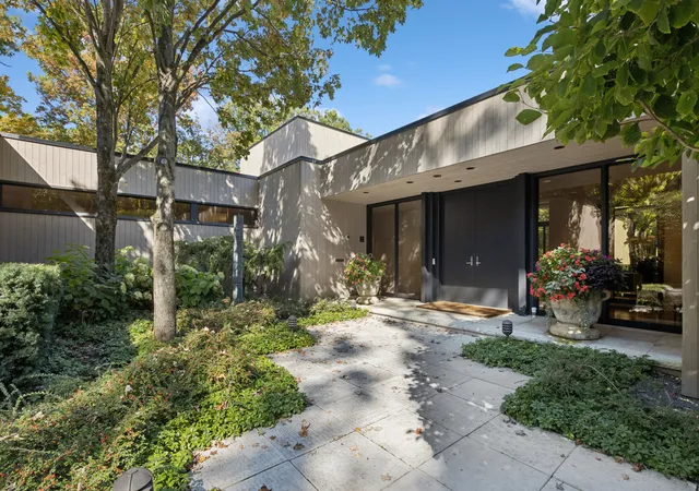 Photo 2 of Mansion for sale at 811 Judson Ave, Highland Park, IL 60035 | MLS# 12778380 | Listing updated on 2026-10-26