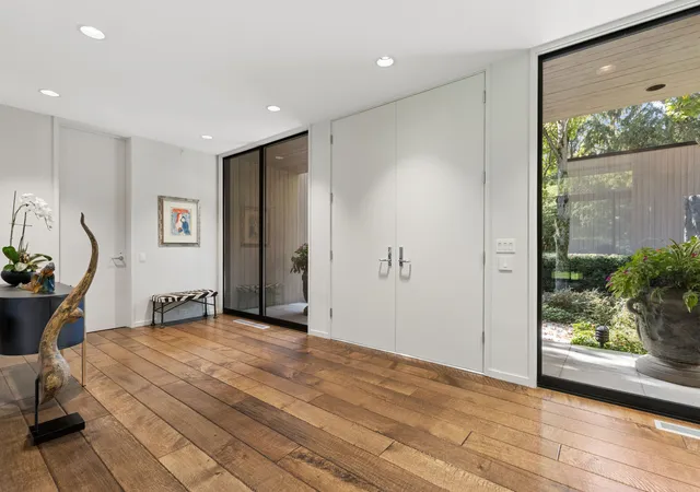 Photo 3 of Mansion for sale at 811 Judson Ave, Highland Park, IL 60035 | MLS# 12778380 | Listing updated on 2026-10-26