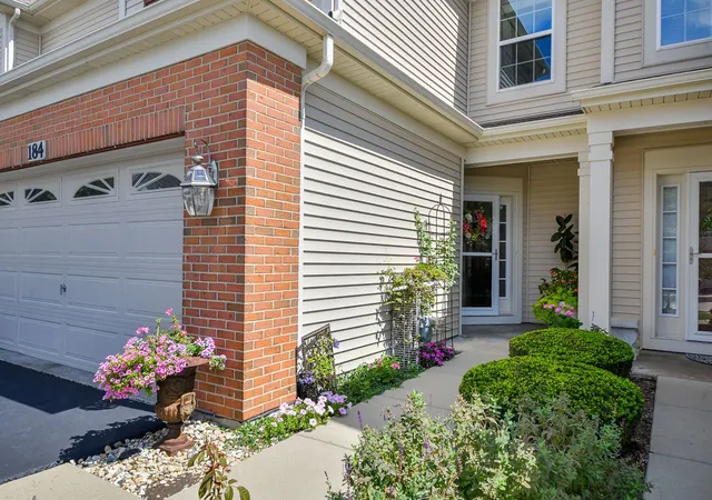 Photo 2 of Townhouse for sale at 184 Birch Ln, St. Charles, IL 60175 | MLS# 12778383 | Listing updated on 2026-10-06