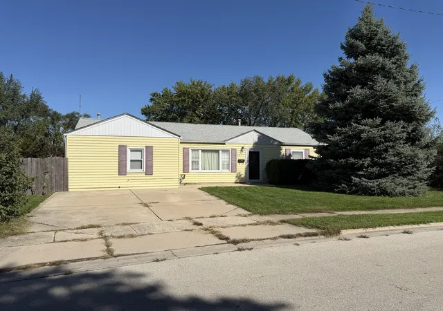 Single family home for sale at 1827 Burry Cir Dr, Crest Hill, IL 60403 | MLS# 12778385