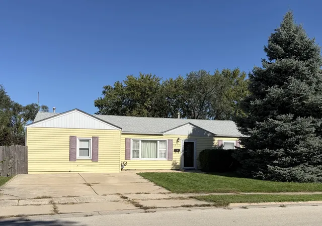 Photo 1 of Single family home for sale at 1827 Burry Cir Dr, Crest Hill, IL 60403 | MLS# 12778385 | Listing updated on 2026-10-09