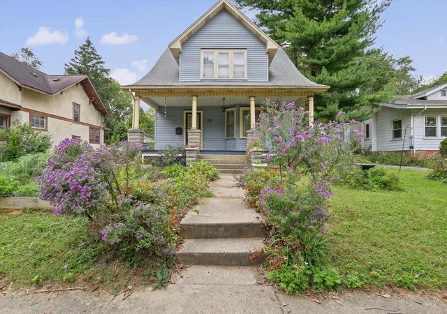 Photo 1 of Single family home for sale at 711 S Prairie St, Champaign, IL 61820 | MLS# 12778422 | Listing updated on 2026-10-28