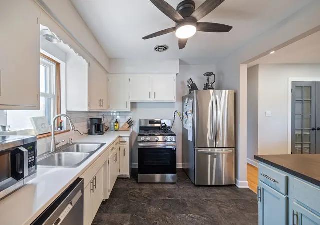Photo 2 of Single family home for sale at 2928 W 98th Street, Evergreen Park, IL 60805 | MLS# 12778428 | Listing updated on 2026-10-21