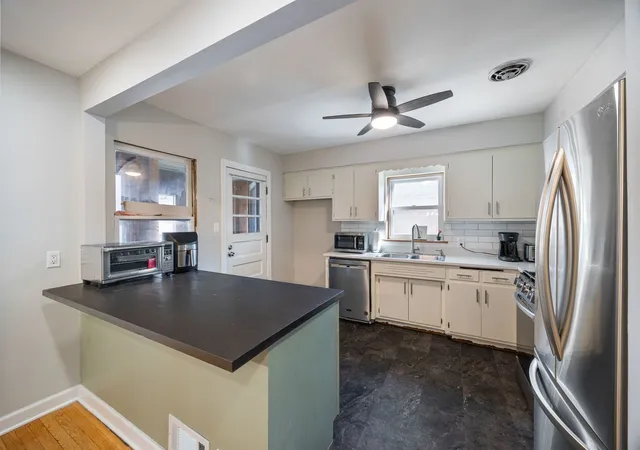 Photo 4 of Single family home for sale at 2928 W 98th Street, Evergreen Park, IL 60805 | MLS# 12778428 | Listing updated on 2026-10-21