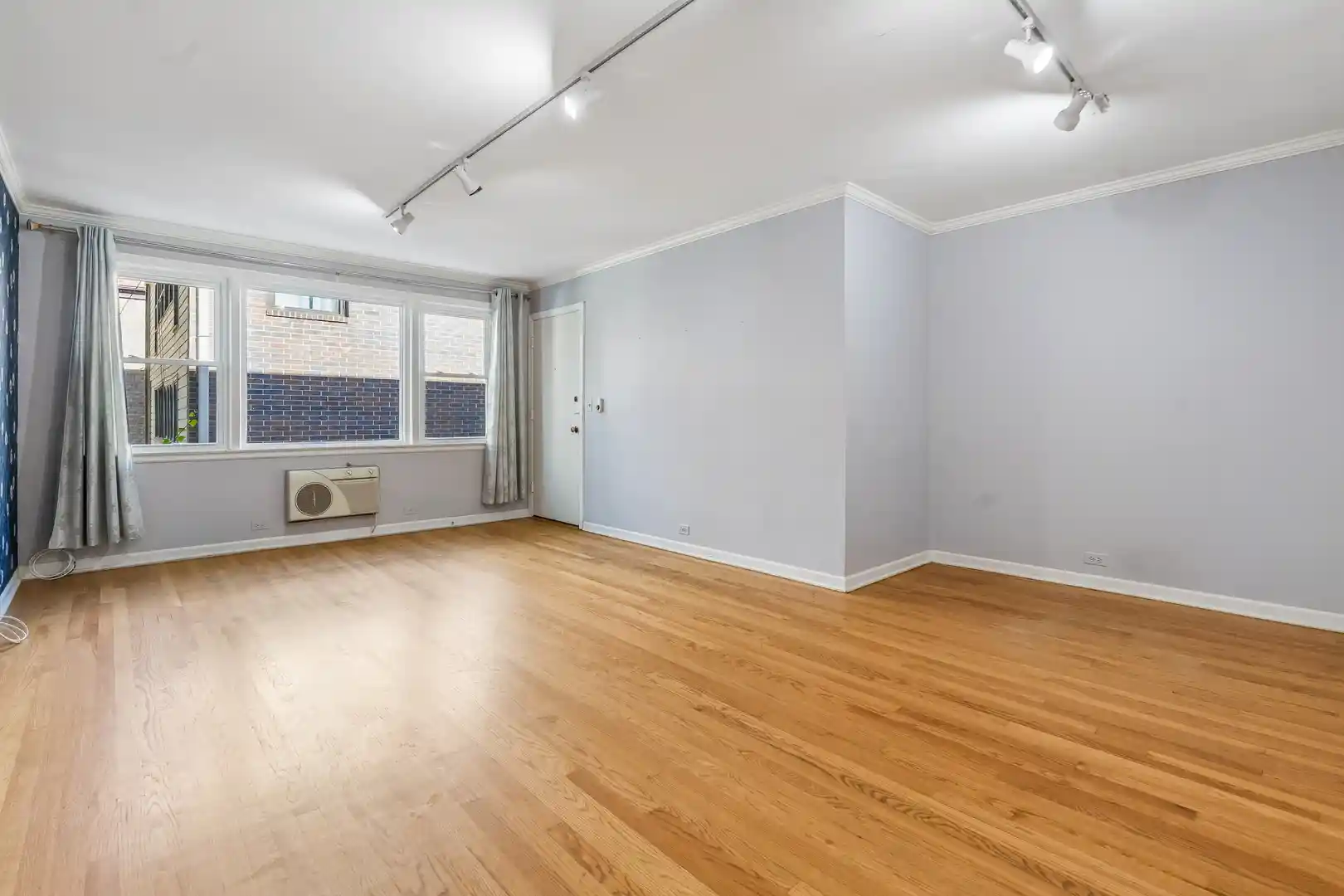 Listing Photo 2 - Condo for sale in 912 Hinman Ave located at 912 Hinman Ave, Evanston, IL 60202 - Unit #2W
