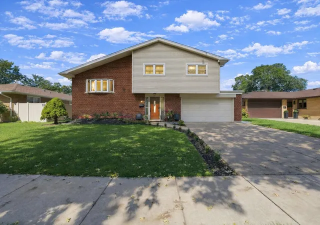 Single family home for sale at 574 W Millers Rd, Des Plaines, IL 60016 | MLS# 12778432