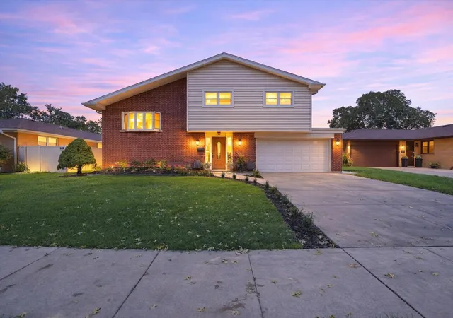 Photo 1 of Single family home for sale at 574 W Millers Rd, Des Plaines, IL 60016 | MLS# 12778432 | Listing updated on 2026-10-07
