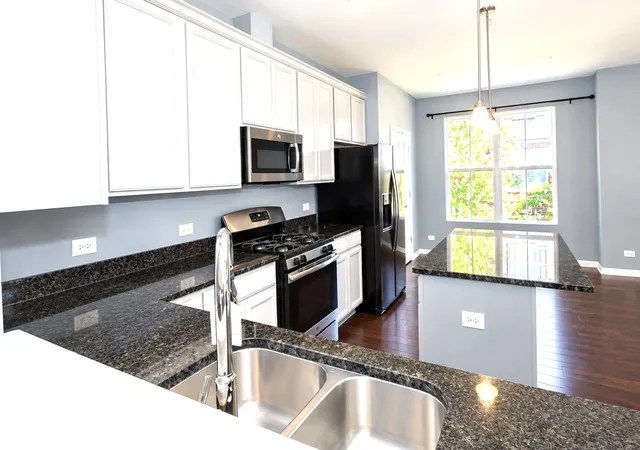 Photo 4 of Townhouse for sale at 1150 Evergreen Ave, Des Plaines, IL 60016 | MLS# 12778450 | Listing updated on 2026-10-09