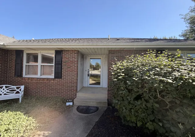 Photo 3 of Single family home for sale at 690 E Vicksburg Ct, Bourbonnais, IL 60914 | MLS# 12778474 | Listing updated on 2026-10-06
