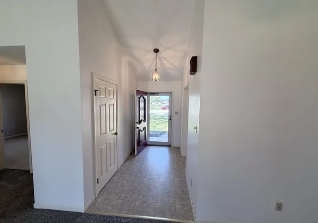 Photo 3 of Single family home for sale at 690 E Vicksburg Ct, Bourbonnais, IL 60914 | MLS# 12778474 | Listing updated on 2026-10-06