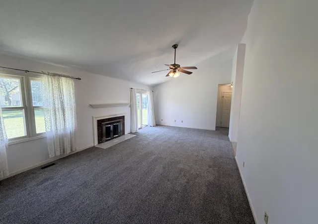 Photo 4 of Single family home for sale at 690 E Vicksburg Ct, Bourbonnais, IL 60914 | MLS# 12778474 | Listing updated on 2026-10-06